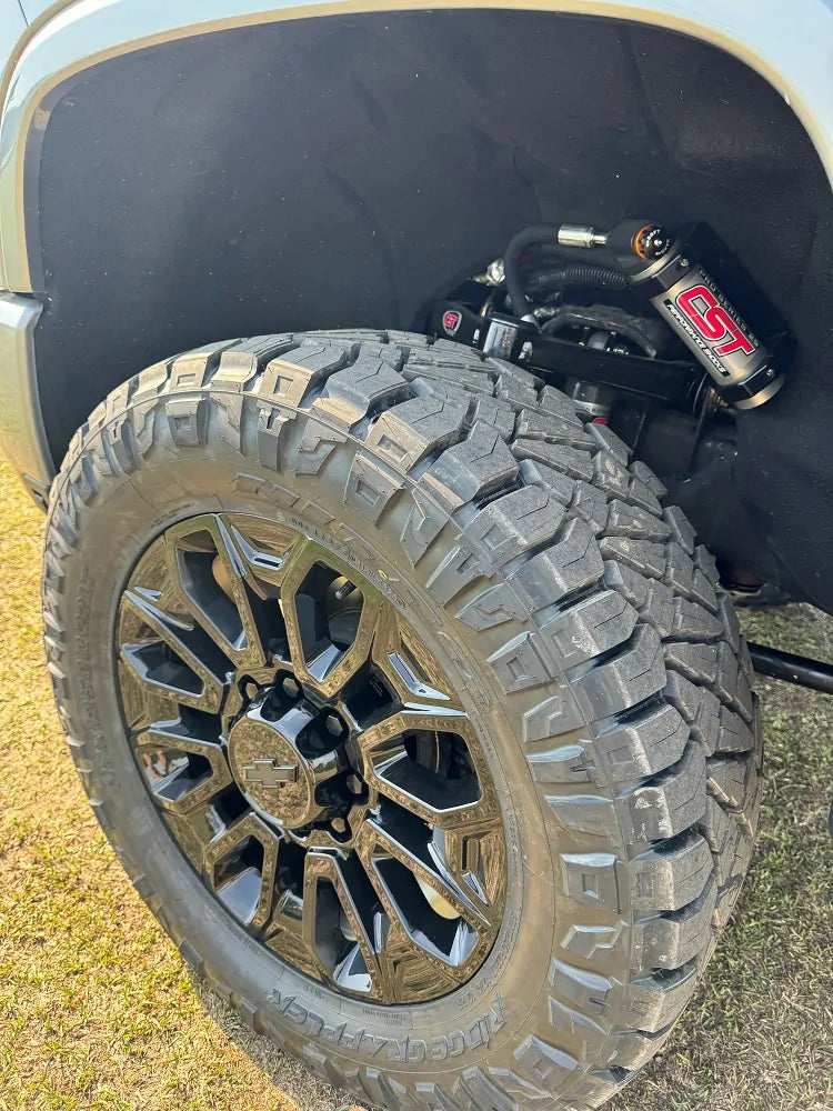 CST 20-25 HD 2500 / 3500 PRO Series 2.5 Front Shocks w/ Adjusters (for 4″ Lift) Front View