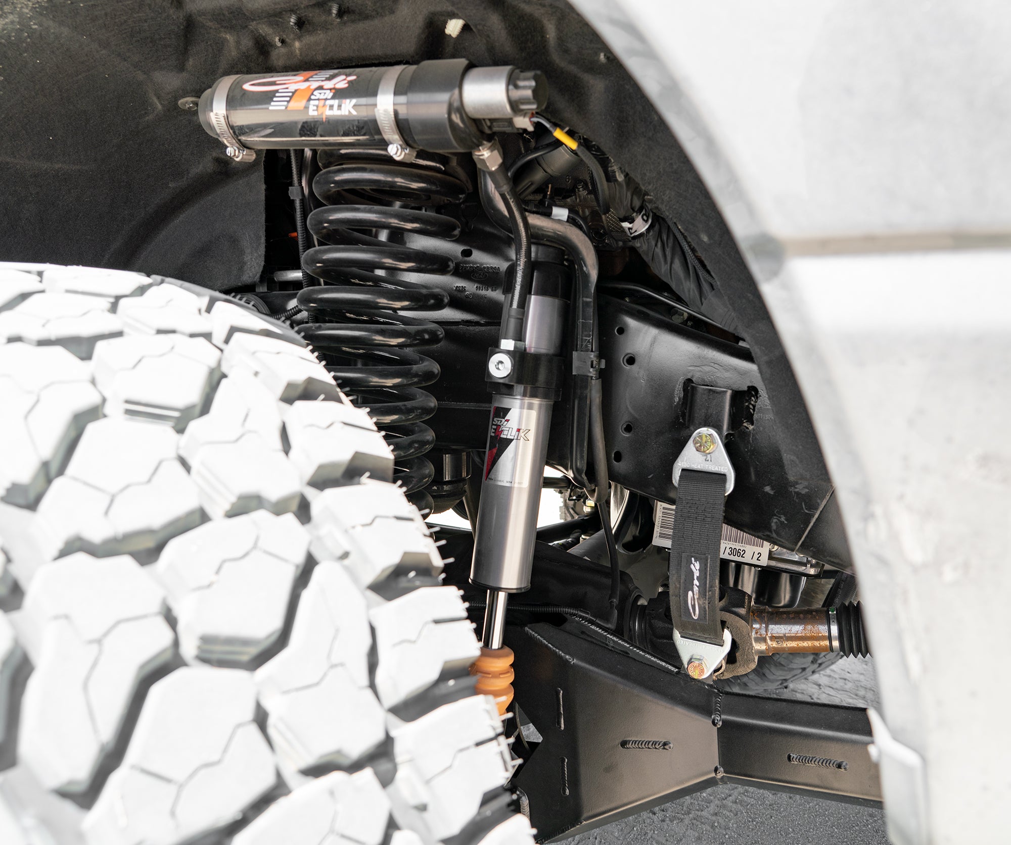 '23+ F250/F350 Carli E-Venture System Close-up Display on vehicle