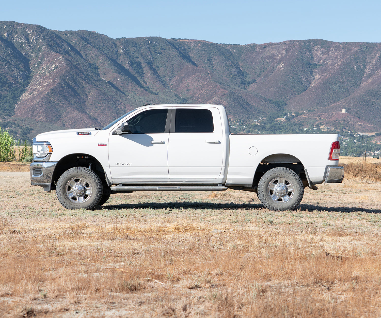 '14-18 Ram 2500 Hemi Backcountry Leveling System Display on vehicle