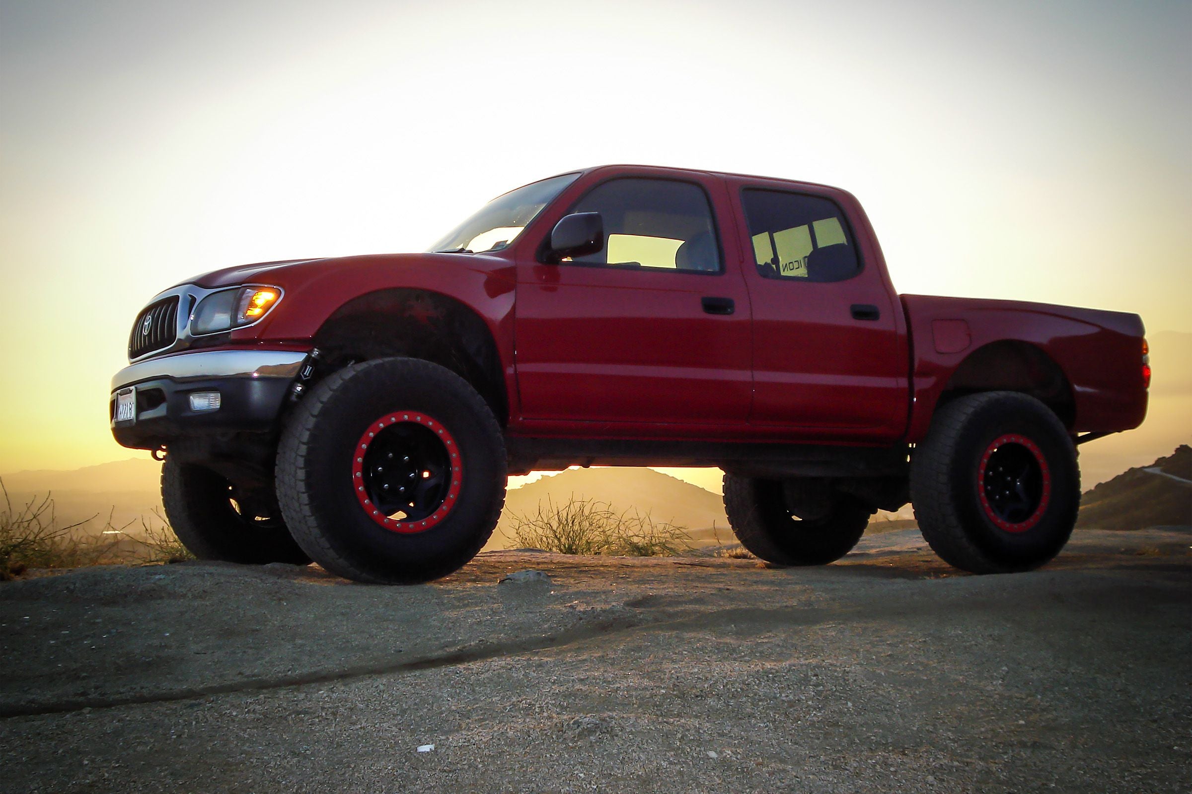 ICON 1996-2004 Toyota Tacoma/1996-2002 Toyota 4Runner, Billet Upper Control Arm w/ Delta Joint Kit