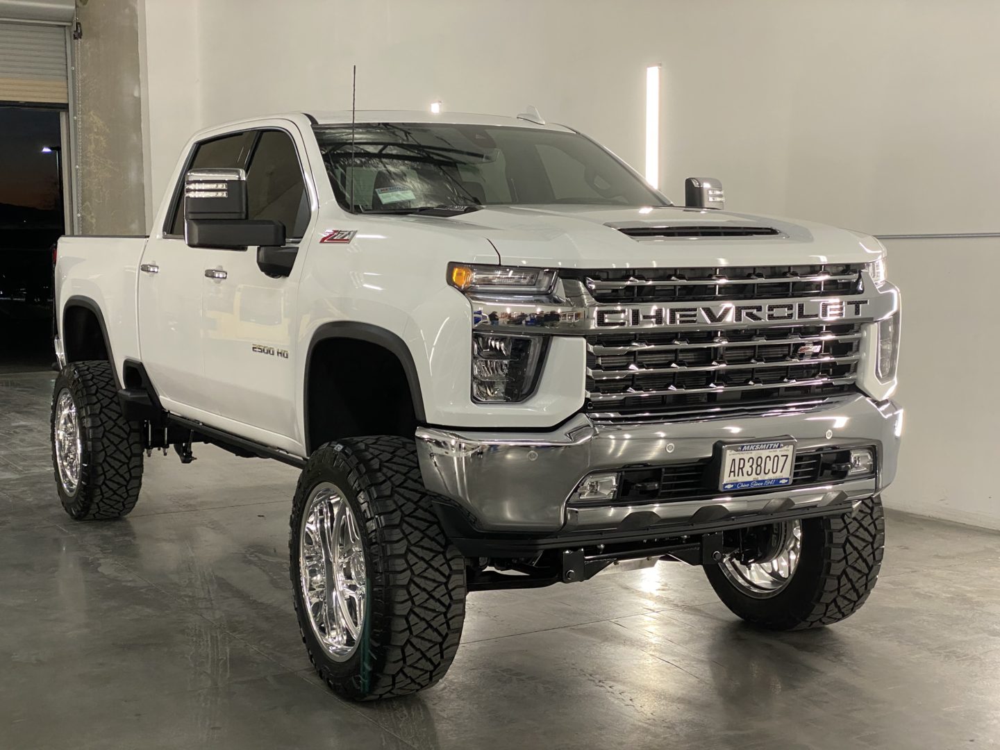 CST 20-25 GM 2500 / 3500 8″ Stage 1 Suspension System