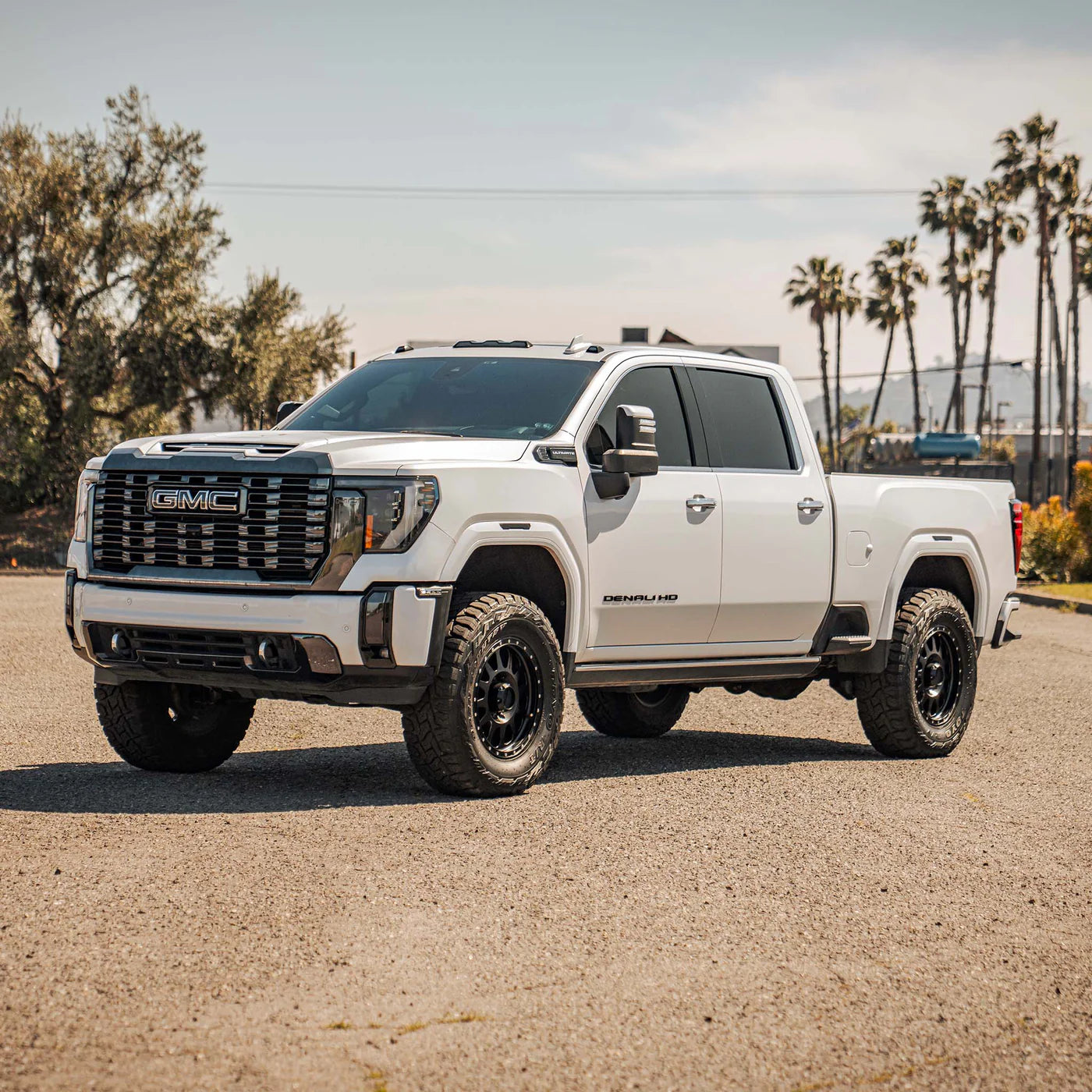 Dirt King MT Tow Runner Kit For GM 2500/3500 Trucks Front View