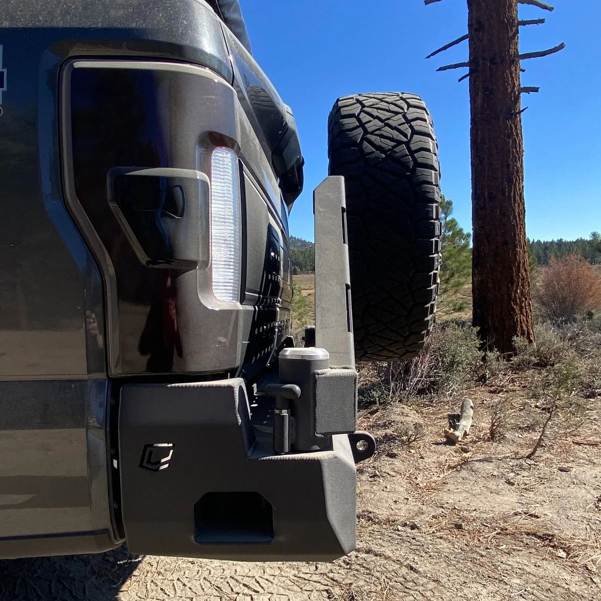 2017-2022 FORD SUPERDUTY F250/F350 DUAL SWING OUT REAR BUMPER Front View