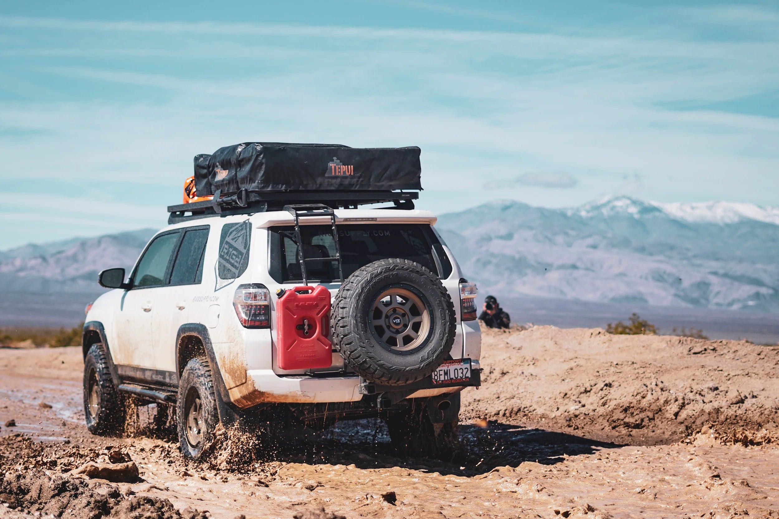 UltraSwing Short-Fit Spare Tire Hitch Mount | RiGd Supply Front View