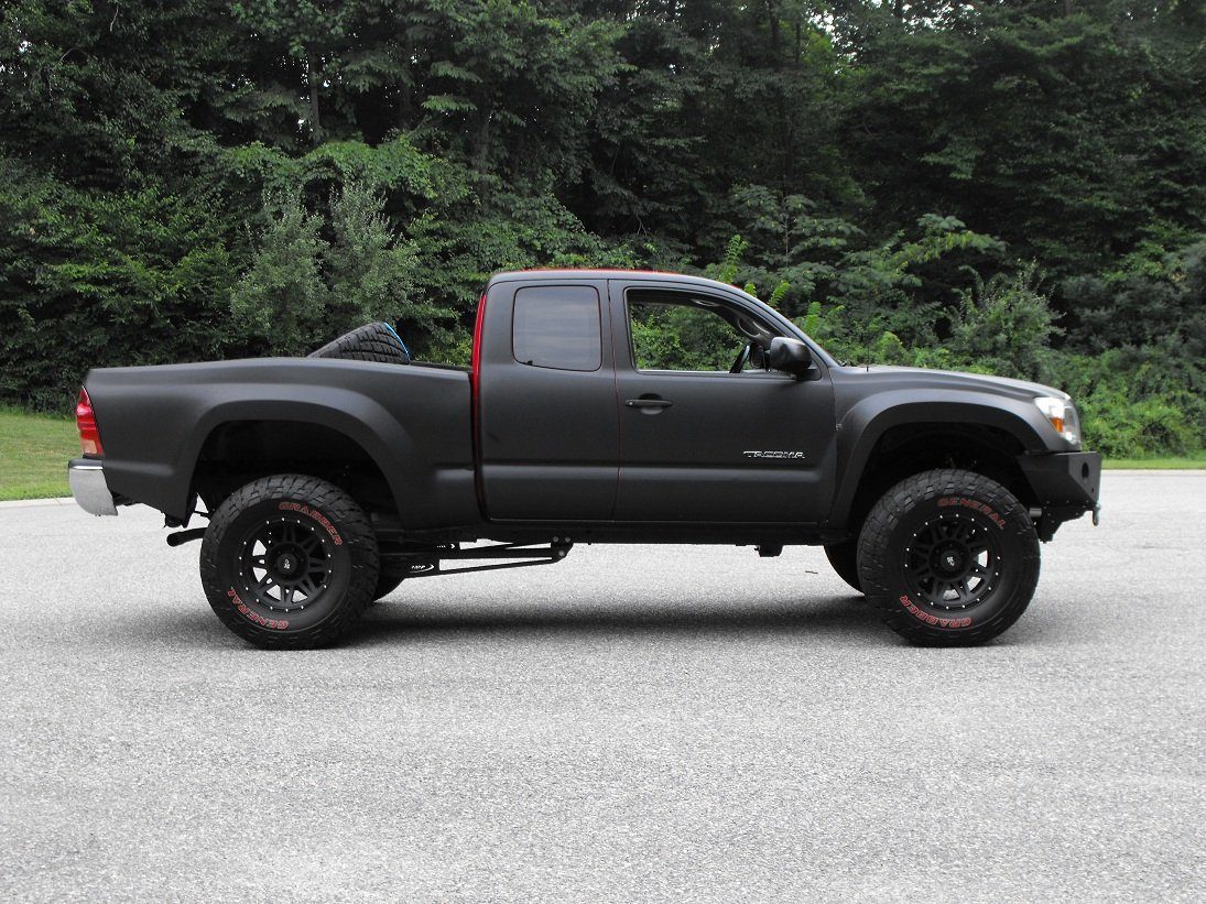 '05-15 Toyota Tacoma Fenders | 4" Bulge Display on vehicle