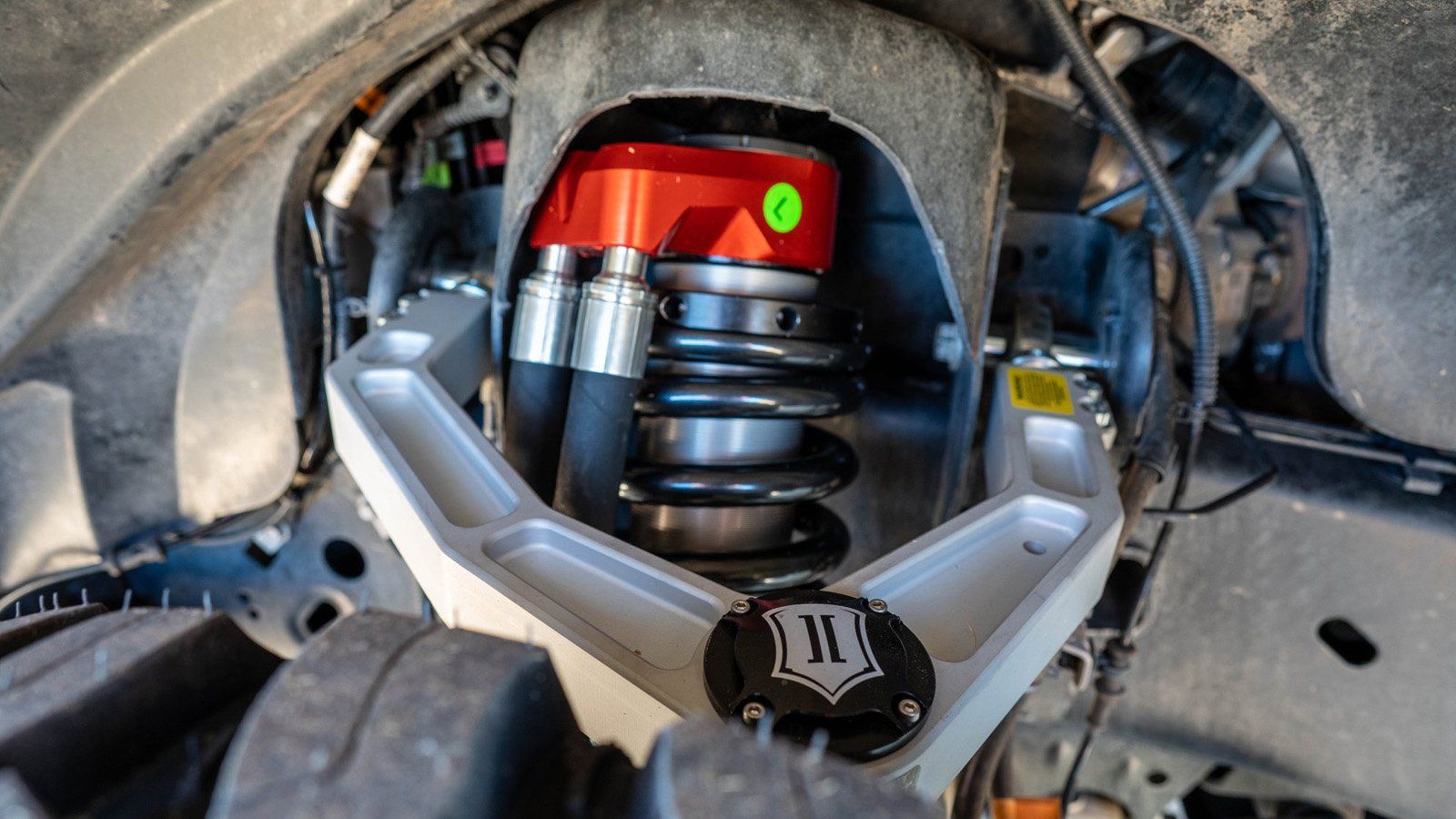 '17-18 Ford Raptor 3.0 Fox Factory Series Internal Bypass RR Coilover Close-up Display on Vehicle