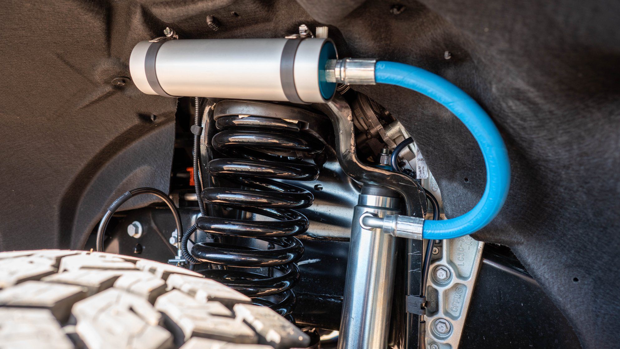 '17-22 Ford F250/350 Carli Suspension 2.5 Pintop System-2.5" Lift Close-up Display on vehicle