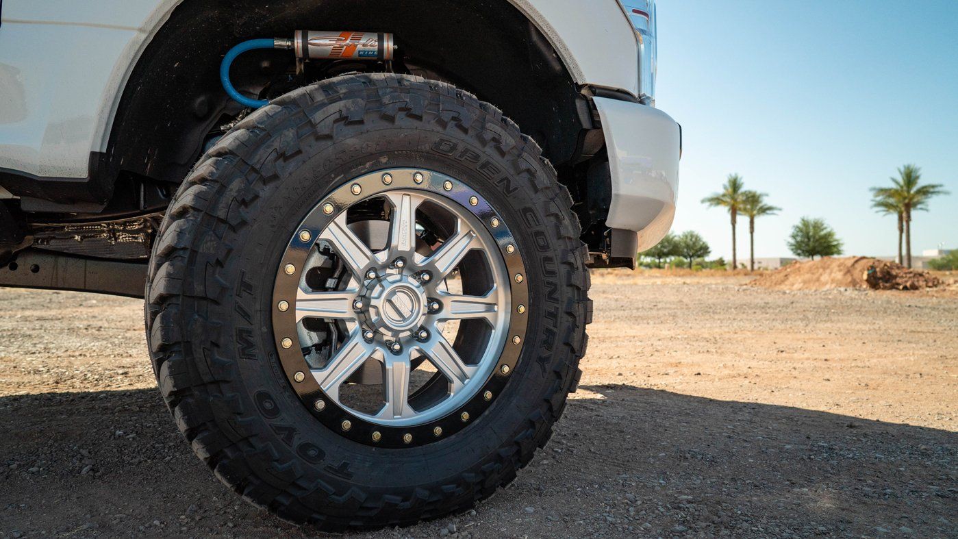 '17-22 Ford F250/350 Carli Suspension 2.5 Pintop System-2.5" Lift Close-up Display on Vehicle