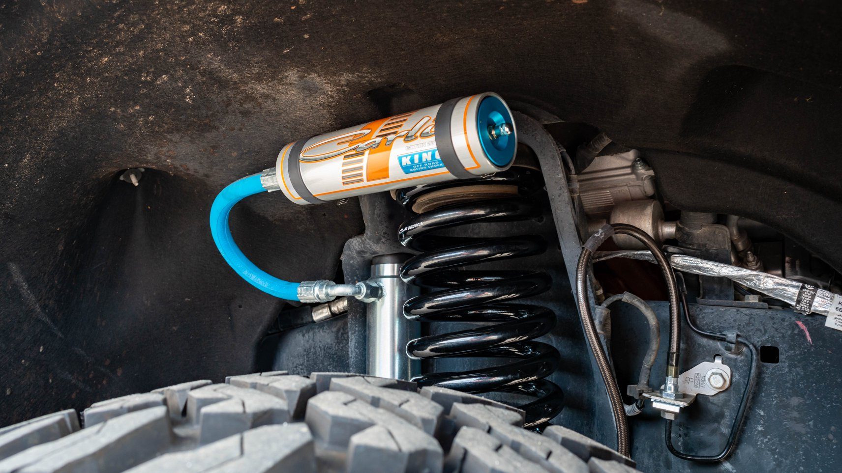 '17-22 Ford F250/350 Carli Suspension 2.5 Pintop System-2.5" Lift Close-up Display on vehicle