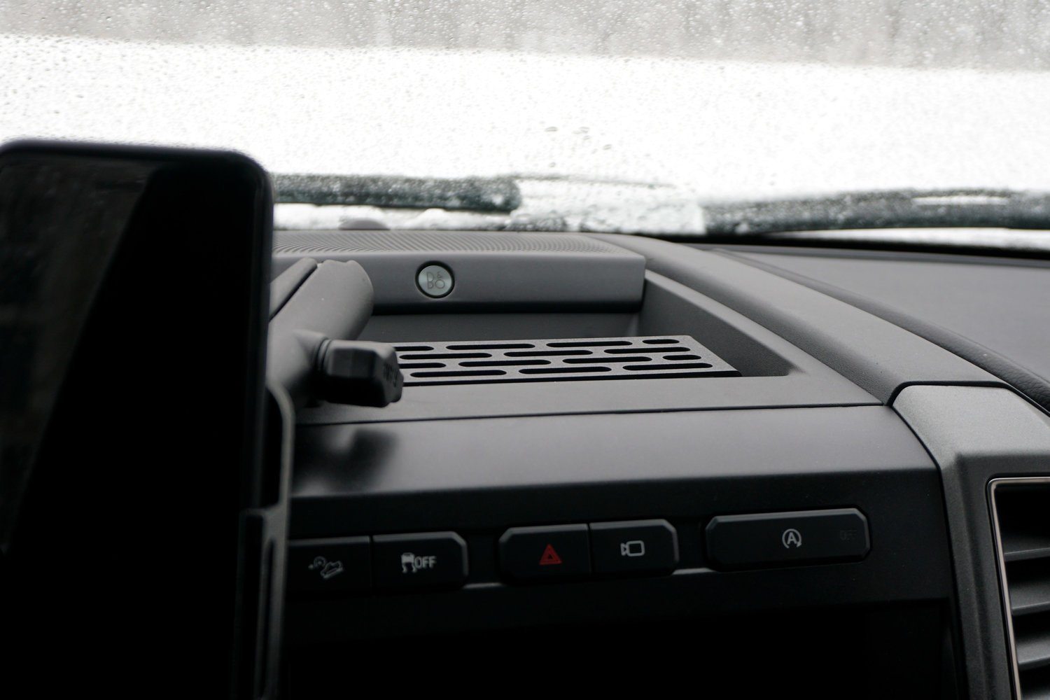 '17-21 Ford F250/350 Builtright Industries Dash Mount Kit Close-up Display in Vehicle