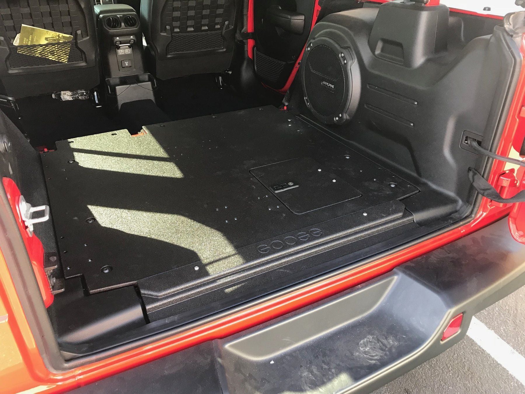 '18-23 Jeep JLU Plate System Display in Vehicle