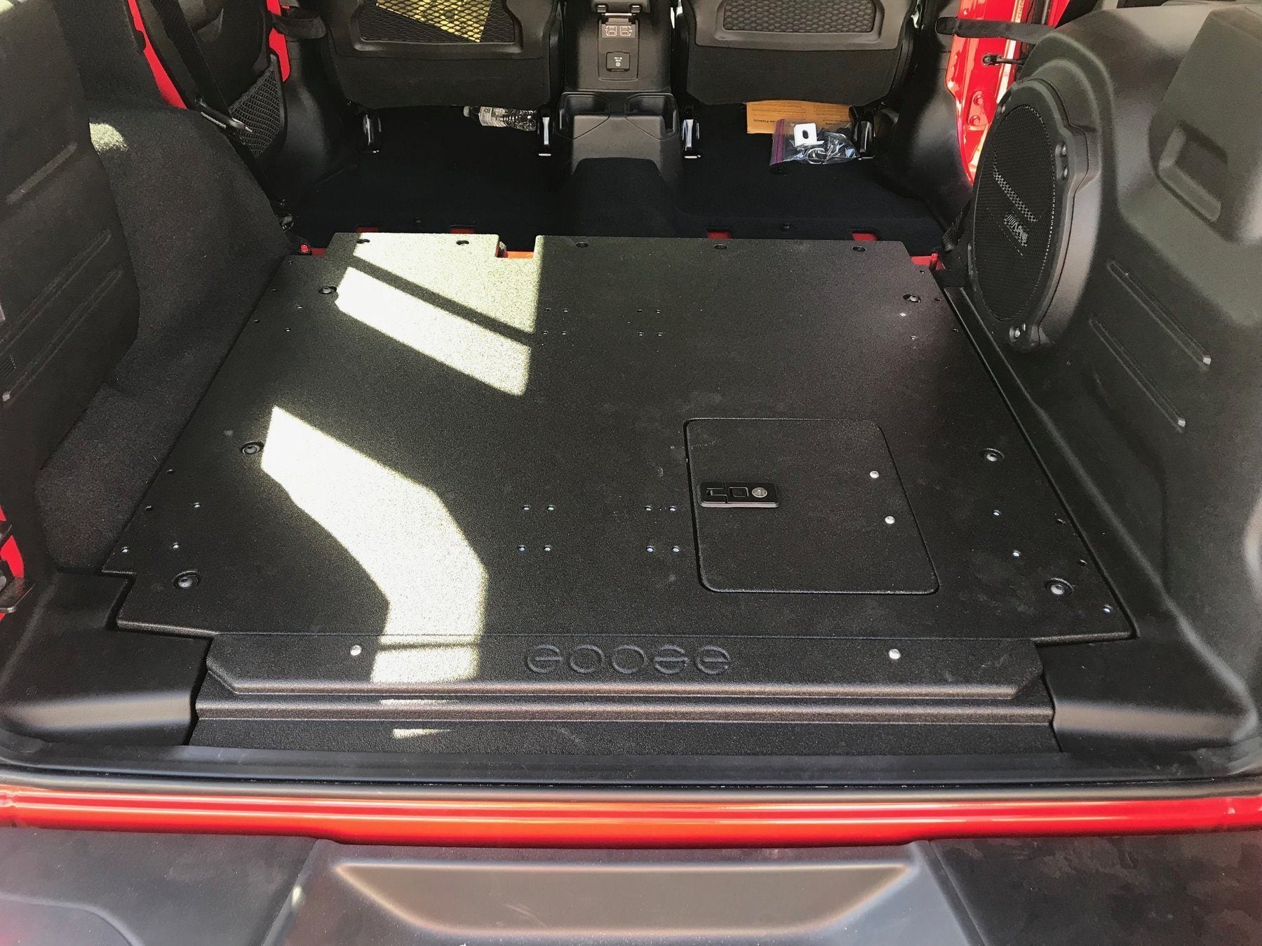 '18-23 Jeep JLU Plate System Display in Vehicle