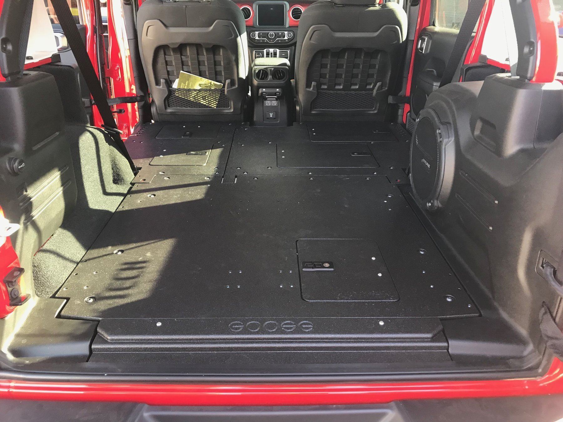 18-23 Jeep JLU Sleeping Platforms Display in Vehicle