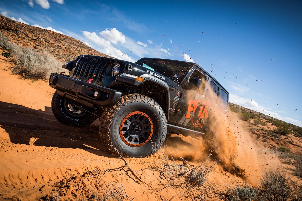 '18-23 Jeep JL 2.0 Performance Series RR Front Shocks-3.5-4" Lift Display on Vehicle