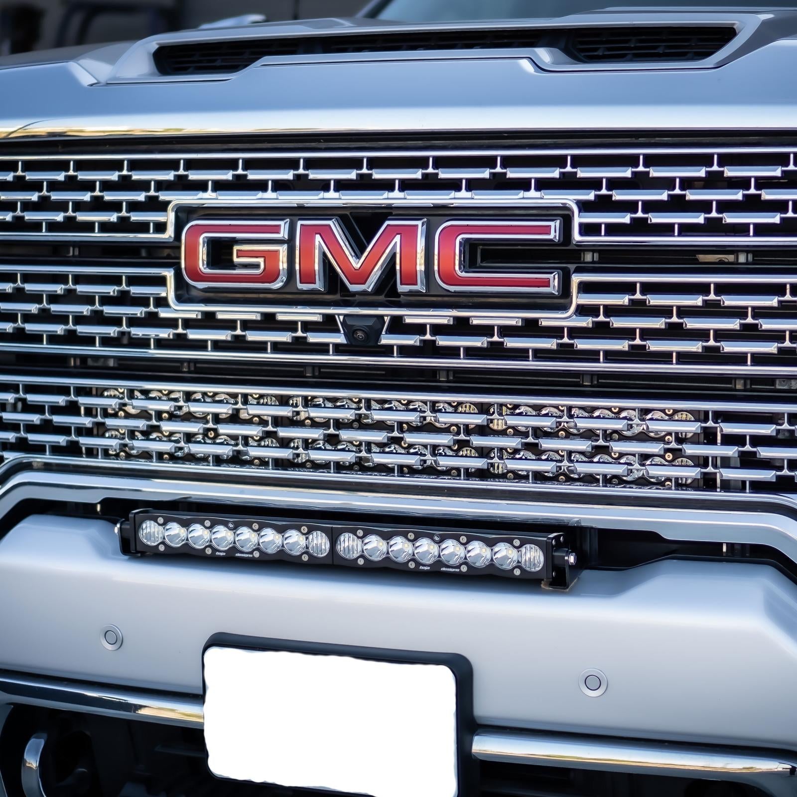 '20-22 Chevy/GMC 2500/3500 Baja Designs Dual 30" S8 Behind the Grille LED Light Bar Kit Close-up display on Vehicle