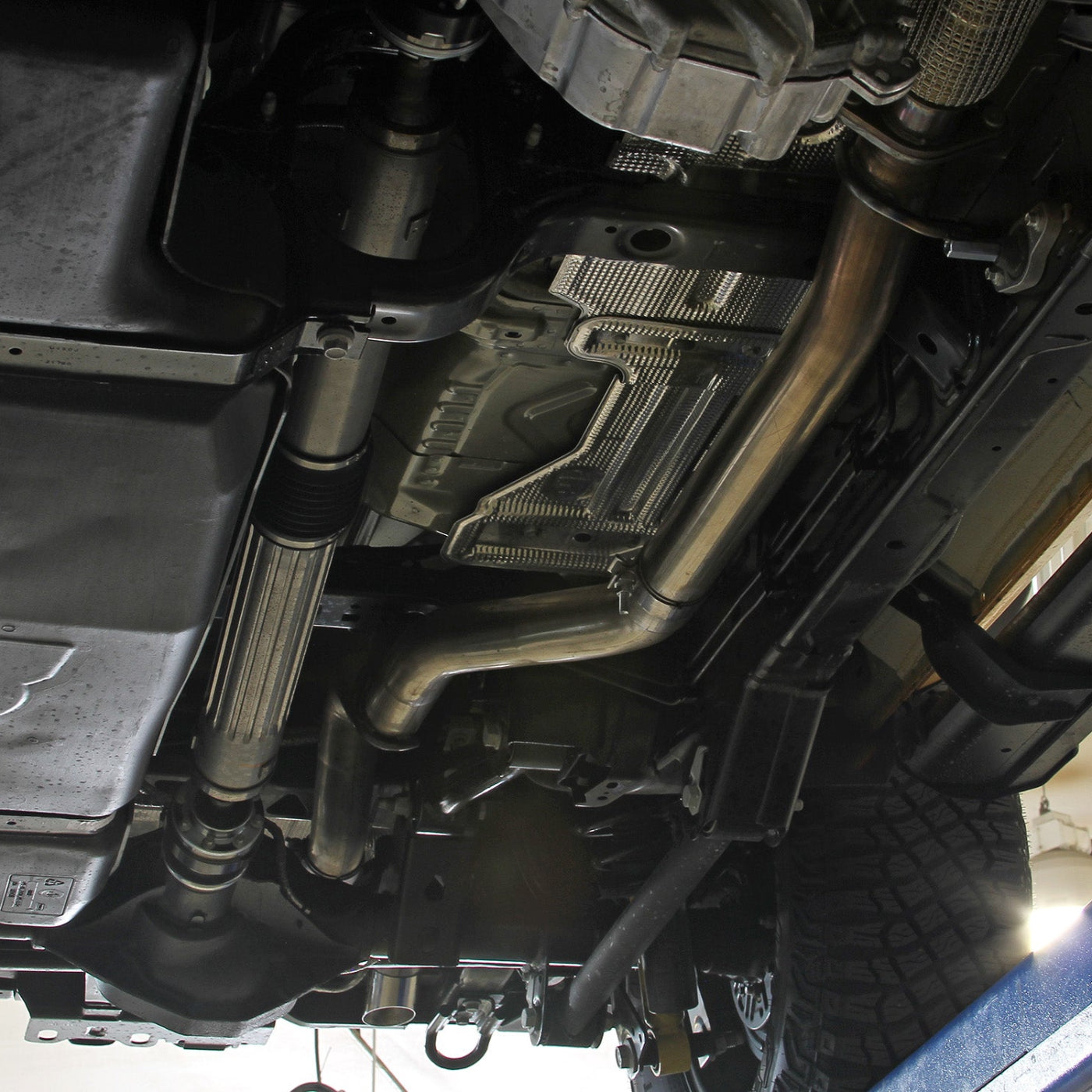 '21-23 Ford Bronco Flowmaster Outlaw Cat-Back High Clearance Exhaust Display on Vehicle