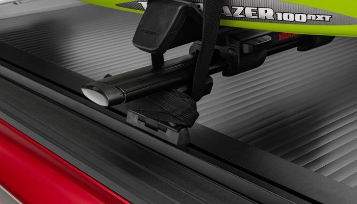 99-07 Ford F250/350 RetraxONE RX Series Bed Cover Bed Cover Retrax close-up