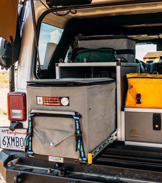 Goose Gear Icebox XL 1.4-31.5" Deep Module Display in vehicle