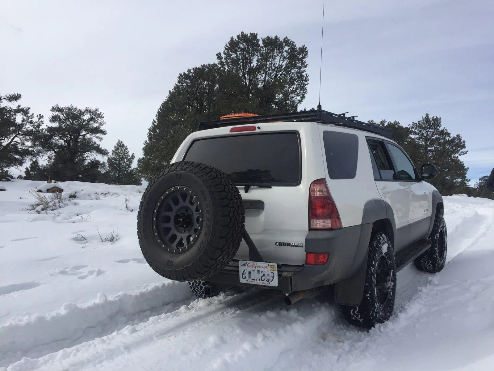UltraSwing Short-Fit Spare Tire Hitch Mount | RiGd Supply Front View