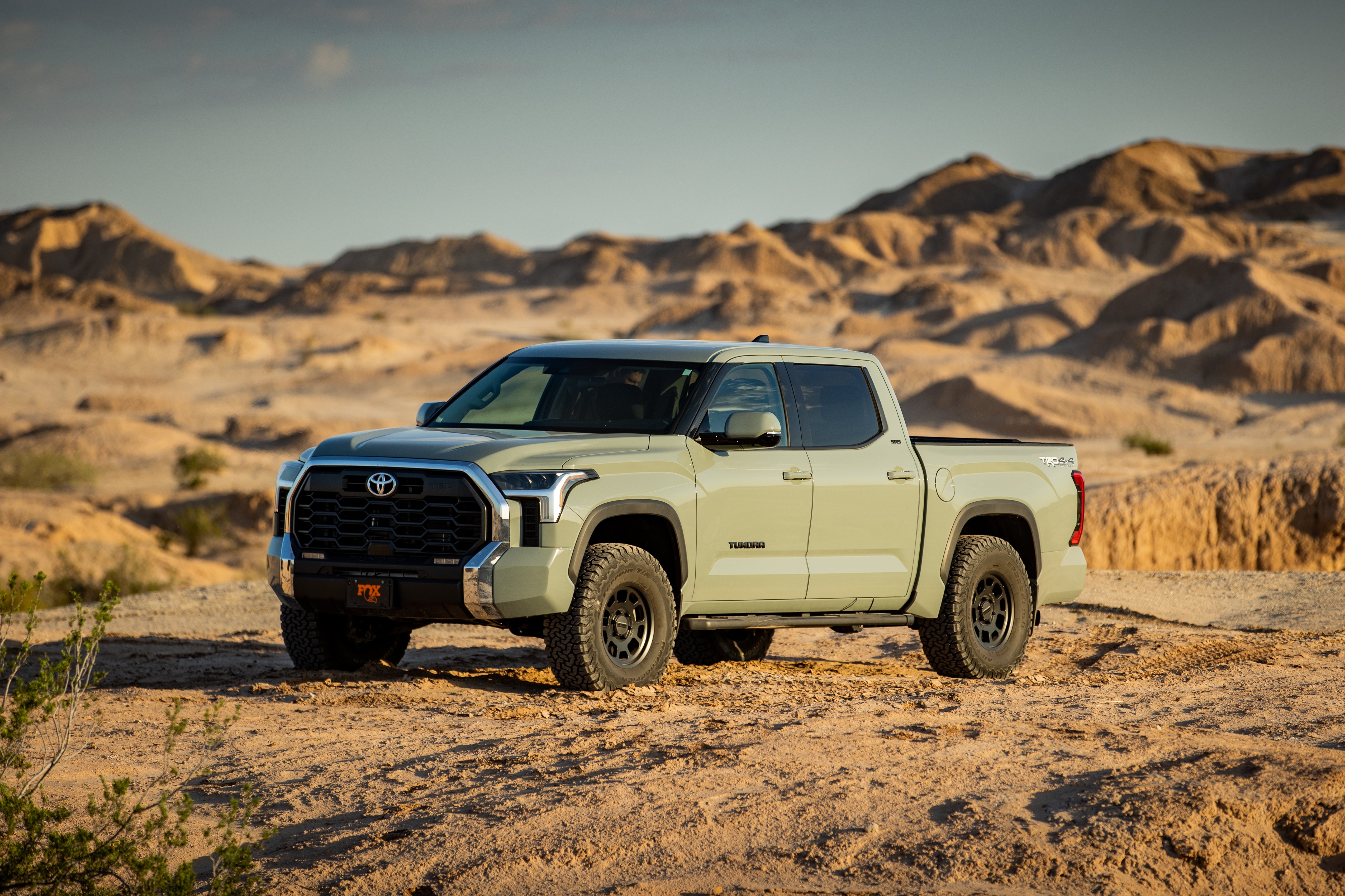 '22-24 Toyota Tundra FOX 3.0 FACTORY RACE RR Coilovers & Rear Shocks (1-2" Lift) w/ Upper Arms & Trailing Arm Combo Kit