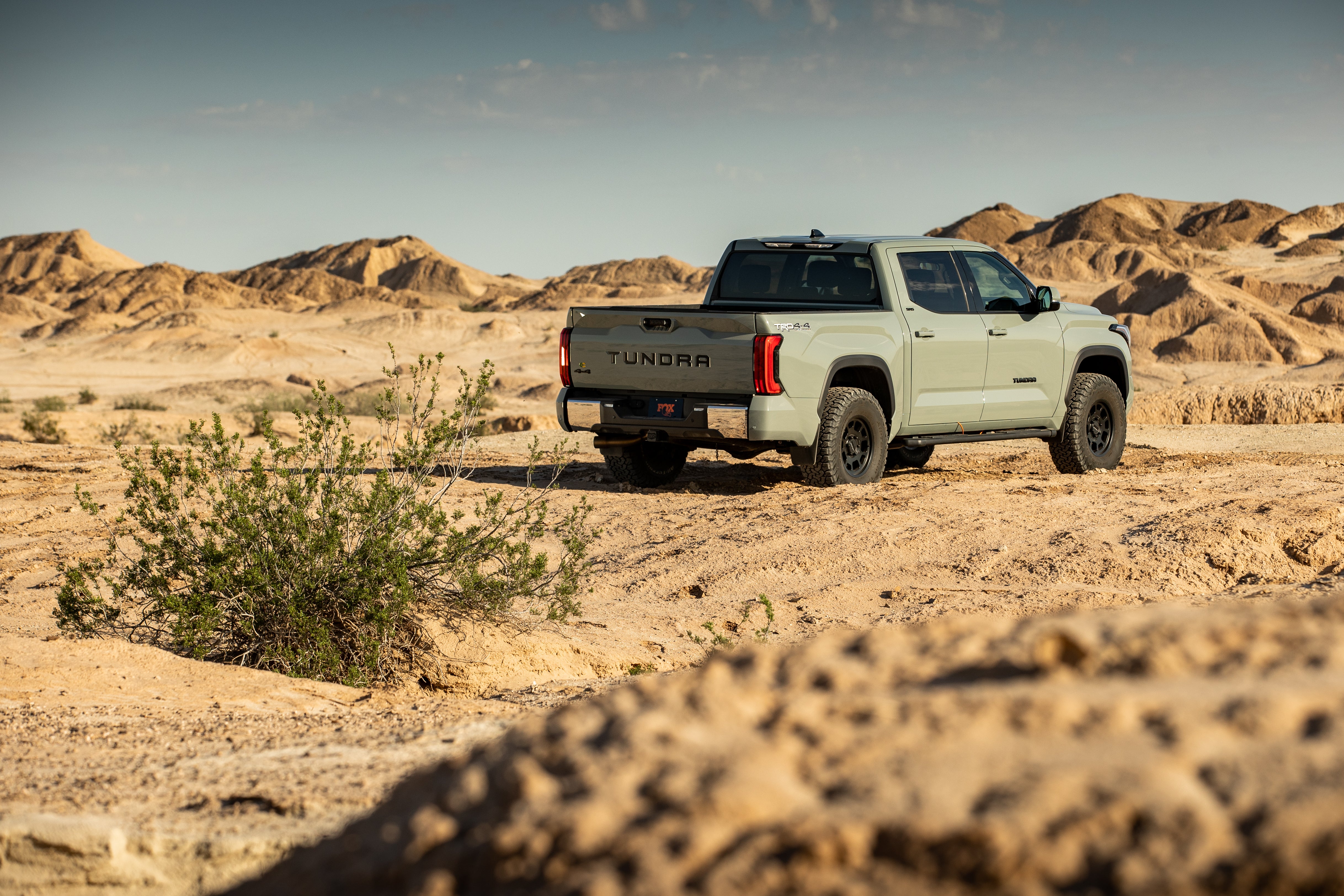 '22-24 Toyota Tundra FOX 3.0 FACTORY RACE RR Coilovers & Rear Shocks (0-1" Lift) w/ Upper Arms & Trailing Arm Combo Kit