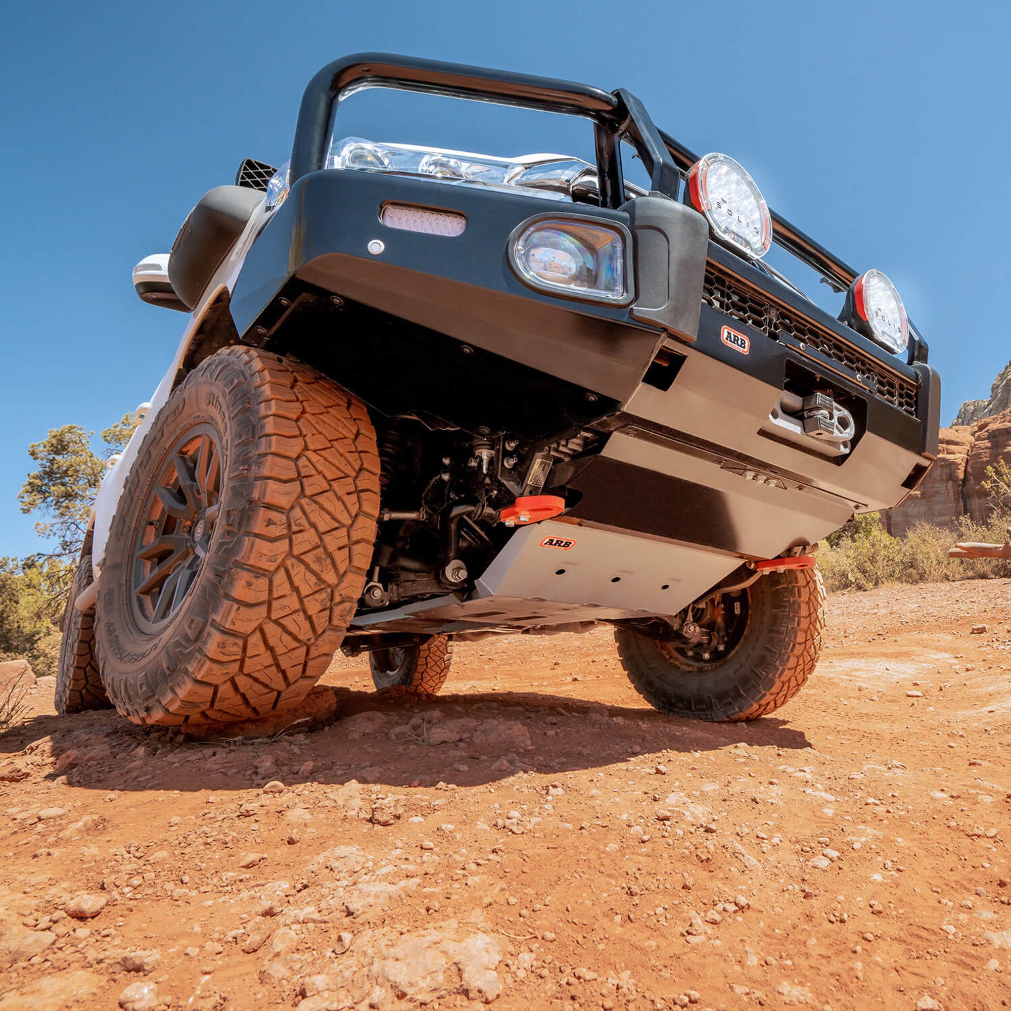 ARB '16-21 LC200 ARB Front Summit Bumper Display on Vehicle (Bottom View)