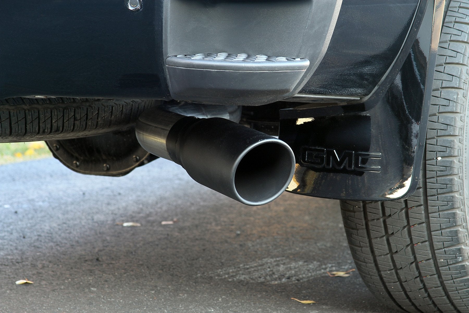 Flowmaster Flow FX Cat-Back Exhaust System Front View