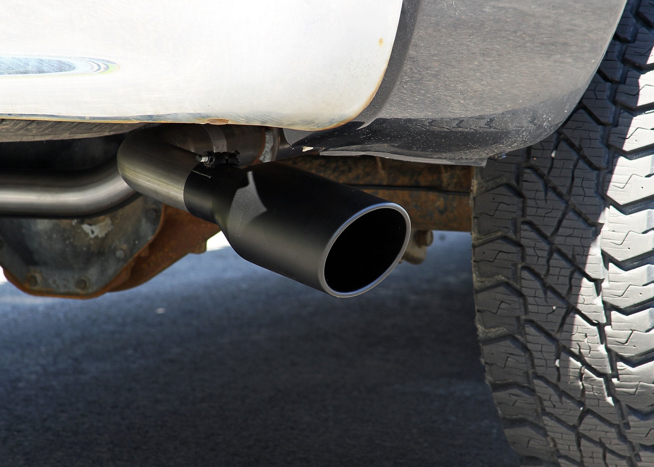 Flowmaster Flow FX Cat-Back Exhaust System Front View