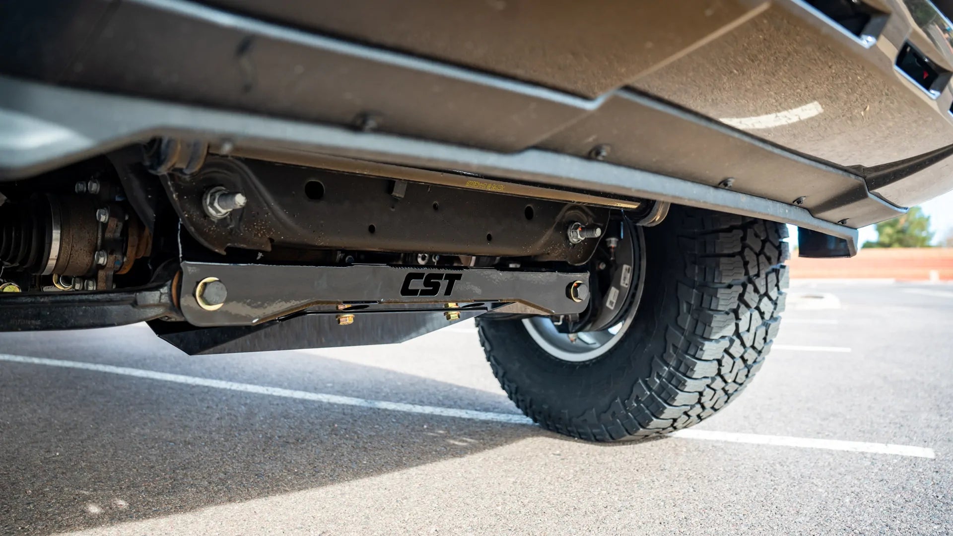 CST 20-25 GM 3500 4″ Stage 3 Suspension System w/ FOX 2.0 IFP’s