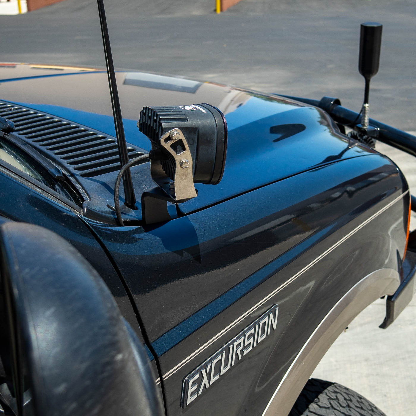 '00-05 Ford Excursion SDHQ Built A-Pillar Light Mounts display installed 