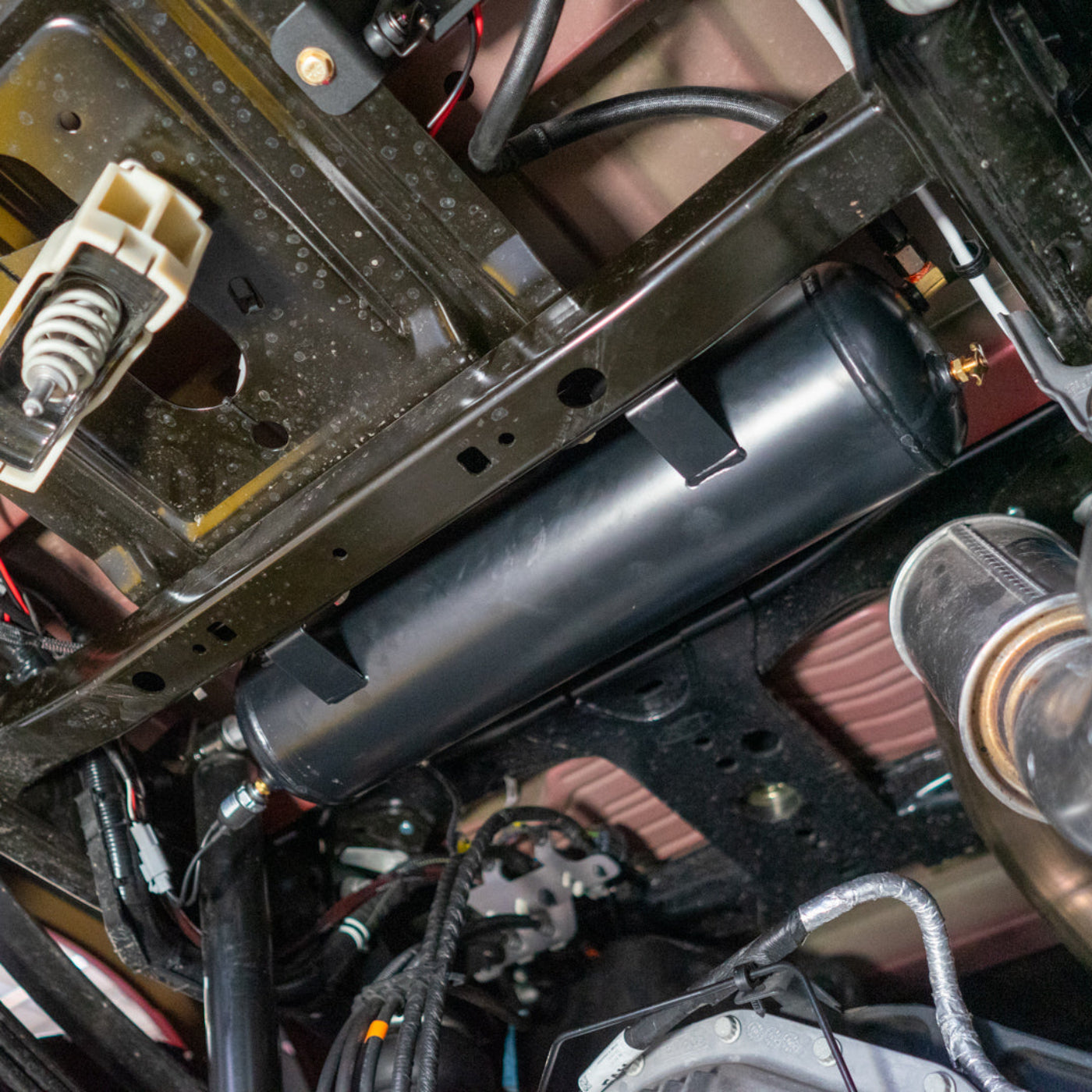 '17-24 F250/F350 Under-Bed Air Compressor Mounting Kit - Retains Spare Tire installed 