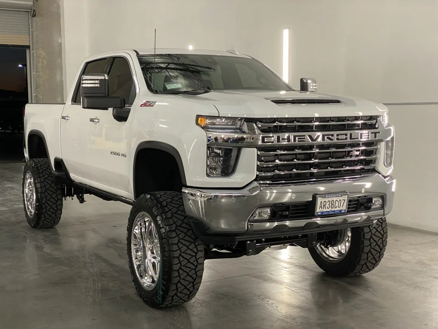 CST 20-25 GM 2500 / 3500 8″ Stage 4 Suspension System