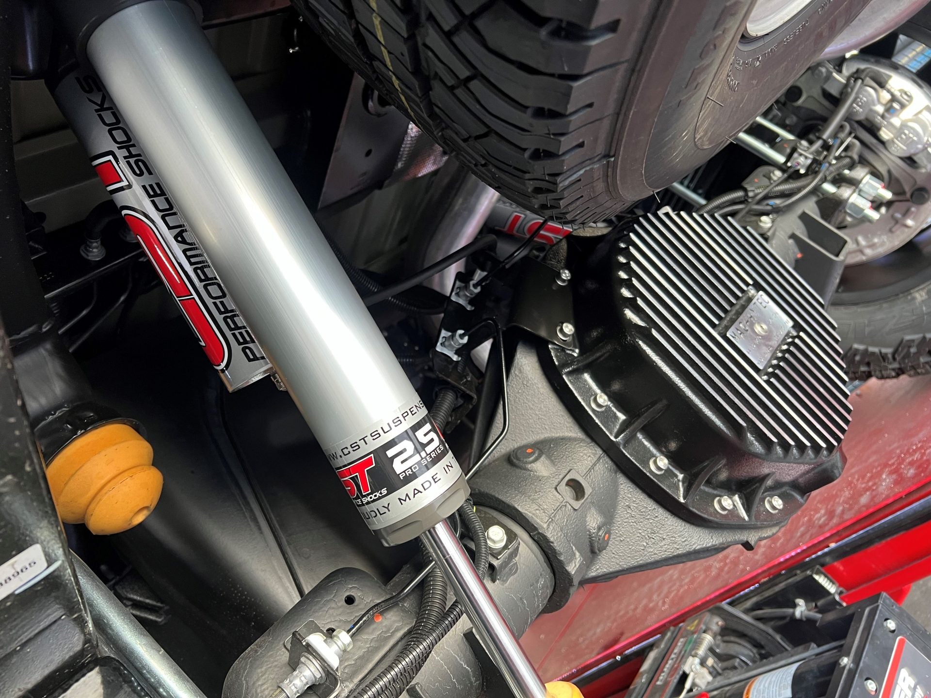 CST 20-25 HD 2500 / 3500 PRO Series 2.5 Rear Shocks w/ Adjusters (for 2″ Lift)