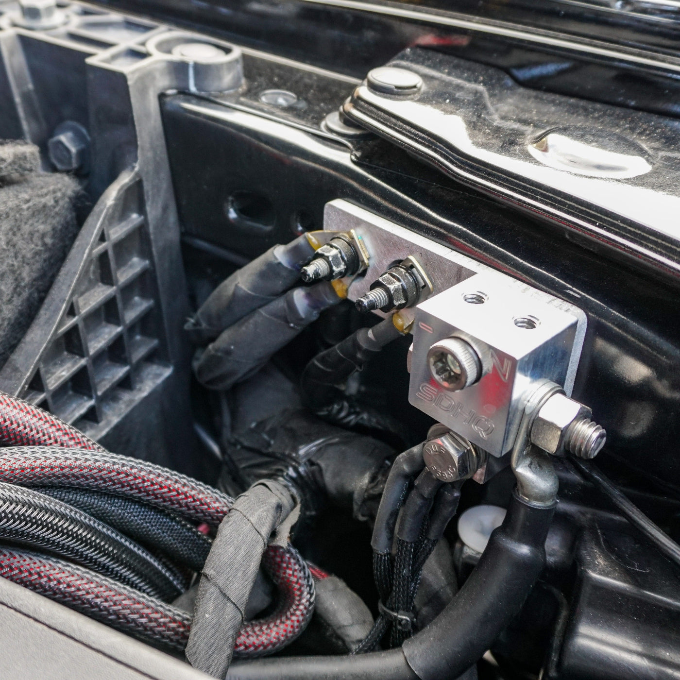 '19-25 Ram 1500 SDHQ Built Billet Battery Terminal Kit installed 