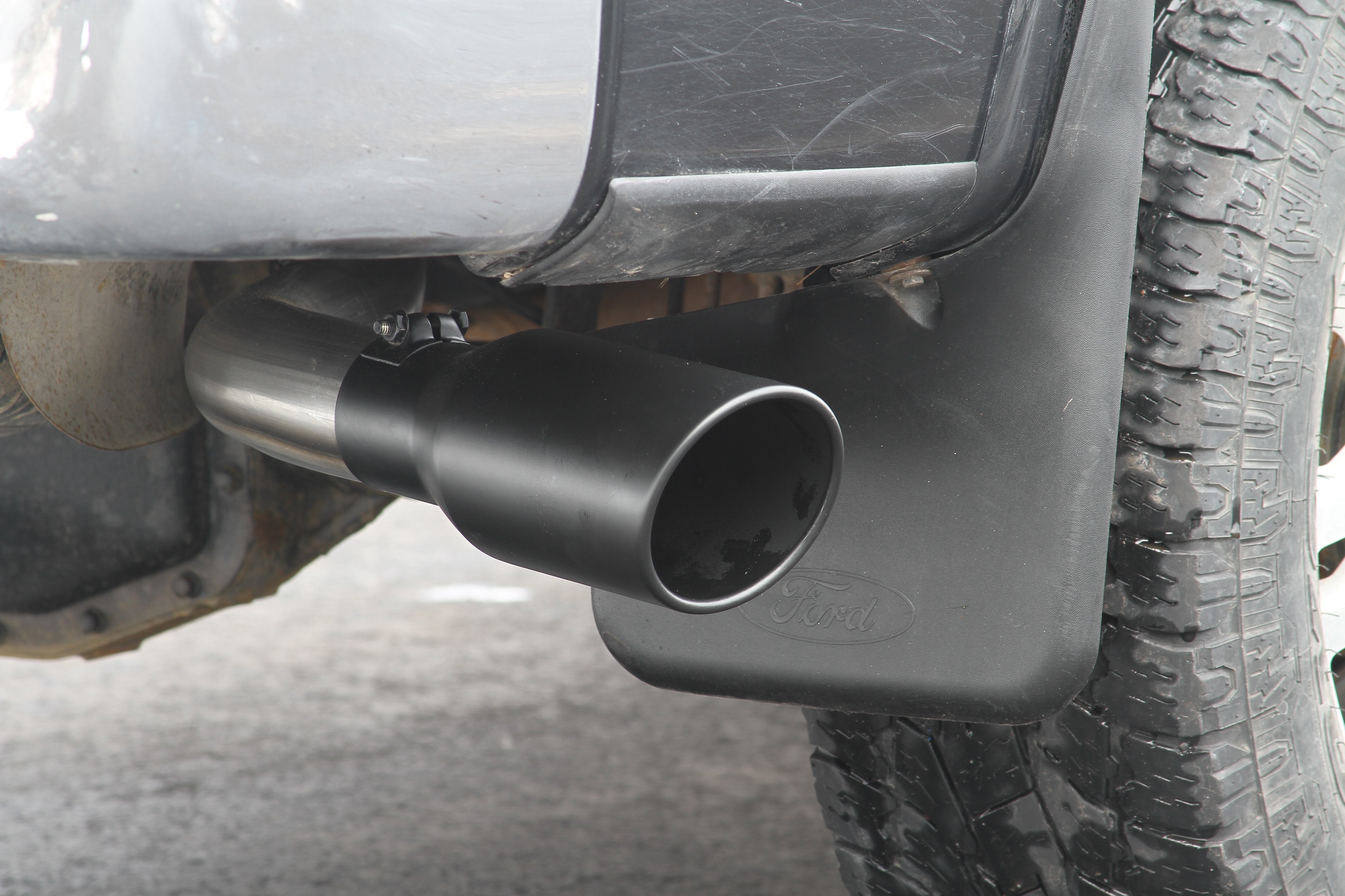 Flowmaster Flow FX Cat-Back Exhaust System Front View
