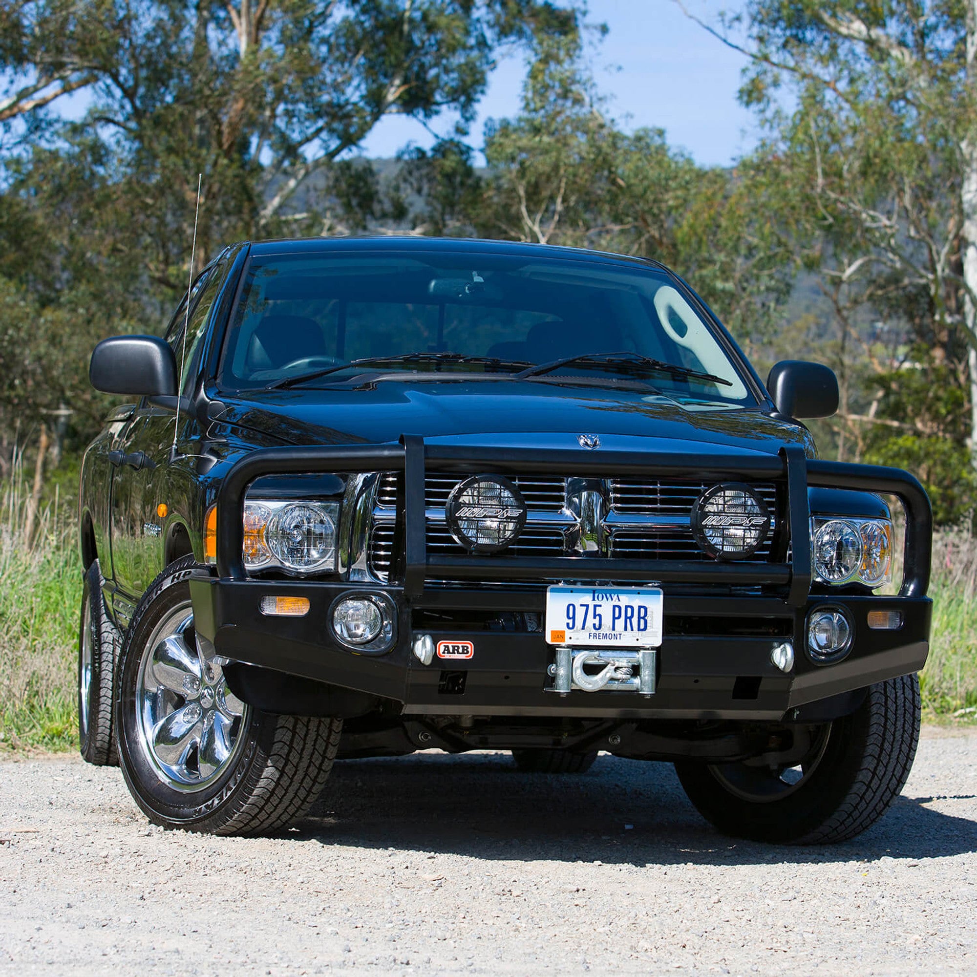 03-09 Dodge 1500/2500/3500 Deluxe Bumper Display on Vehicle (Front View)