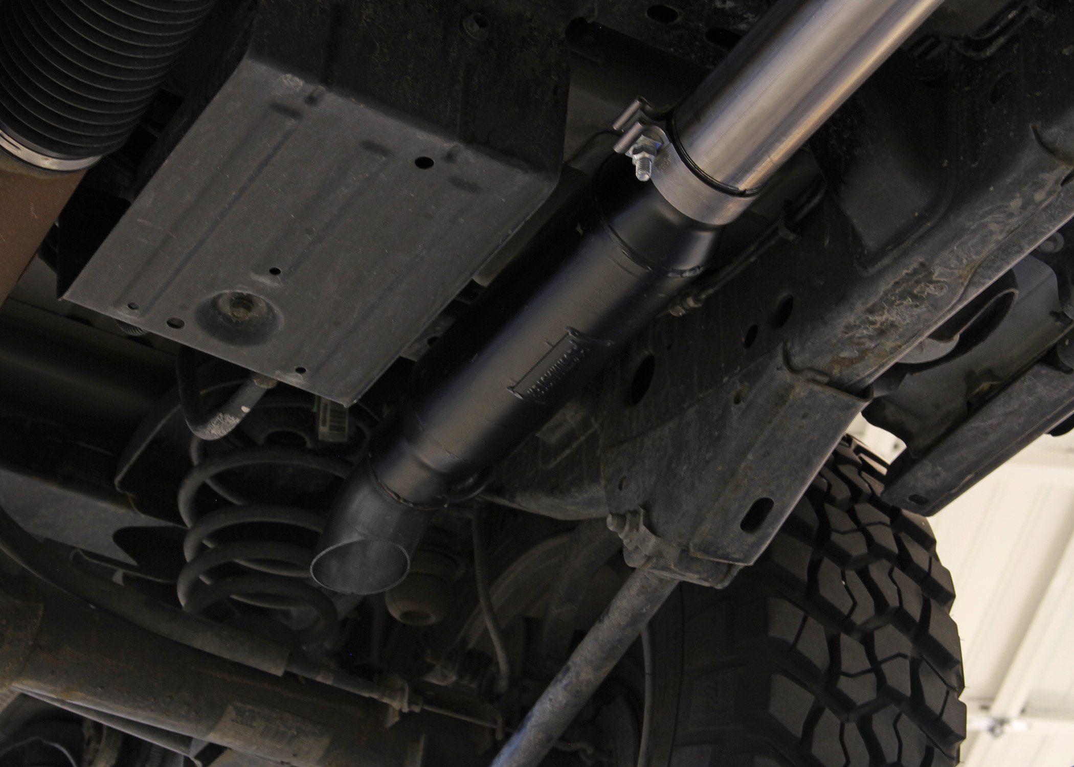 Flowmaster Outlaw Extreme Cat-Back Exhaust System Front View