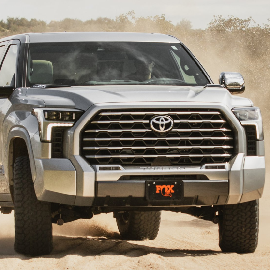 '22-23 Toyota Tundra FOX 2.5 ELITE SERIES RR Coilovers & Rear Shocks (w/ 0-1.5" Rear Lift) w/ Upper Arms & Trailing Arm Combo Kit Display on Vehicle 