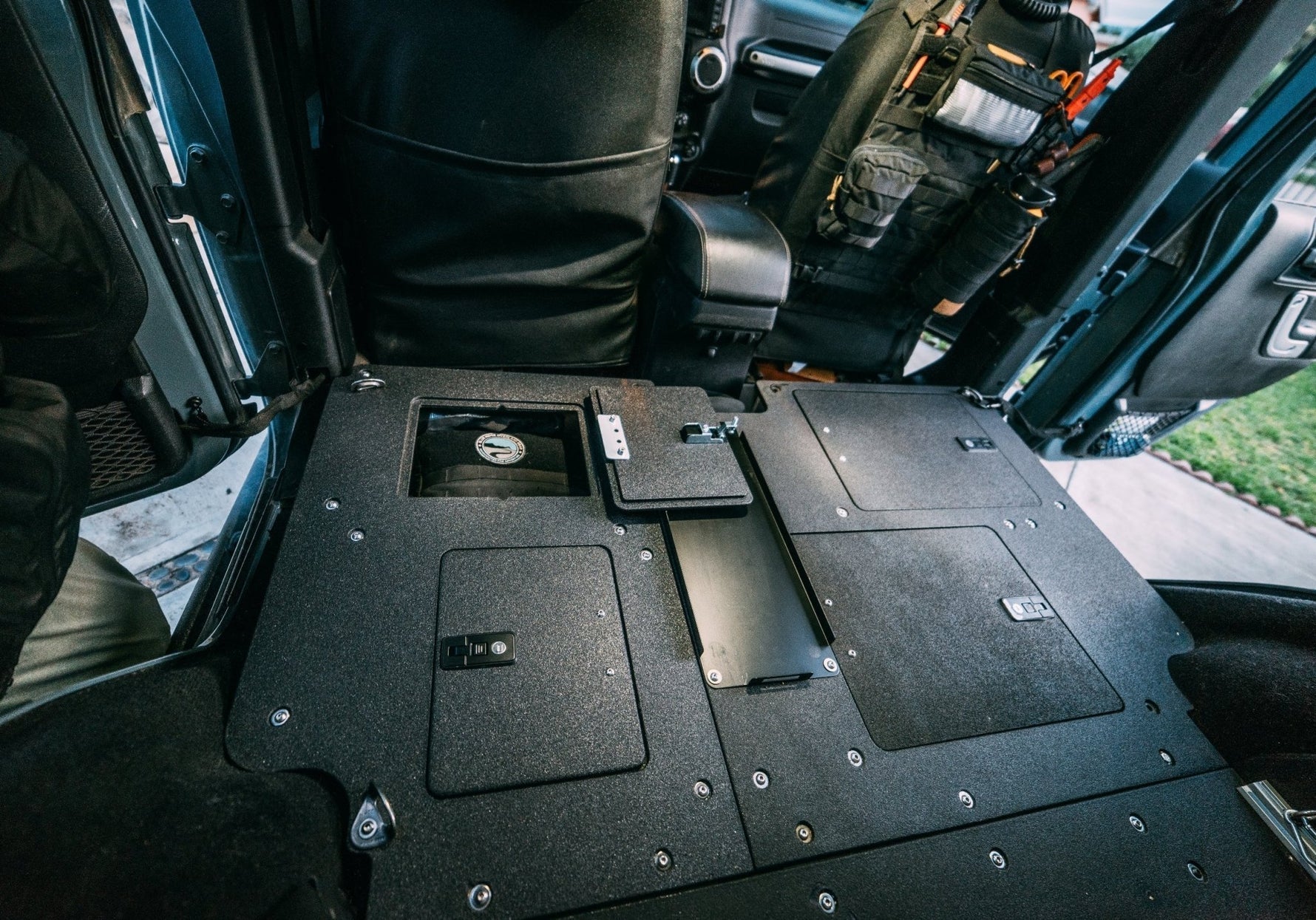 Jeep Wrangler 2007-2018 JKU 4 Door - Second Row Seat Delete Plate System Front View