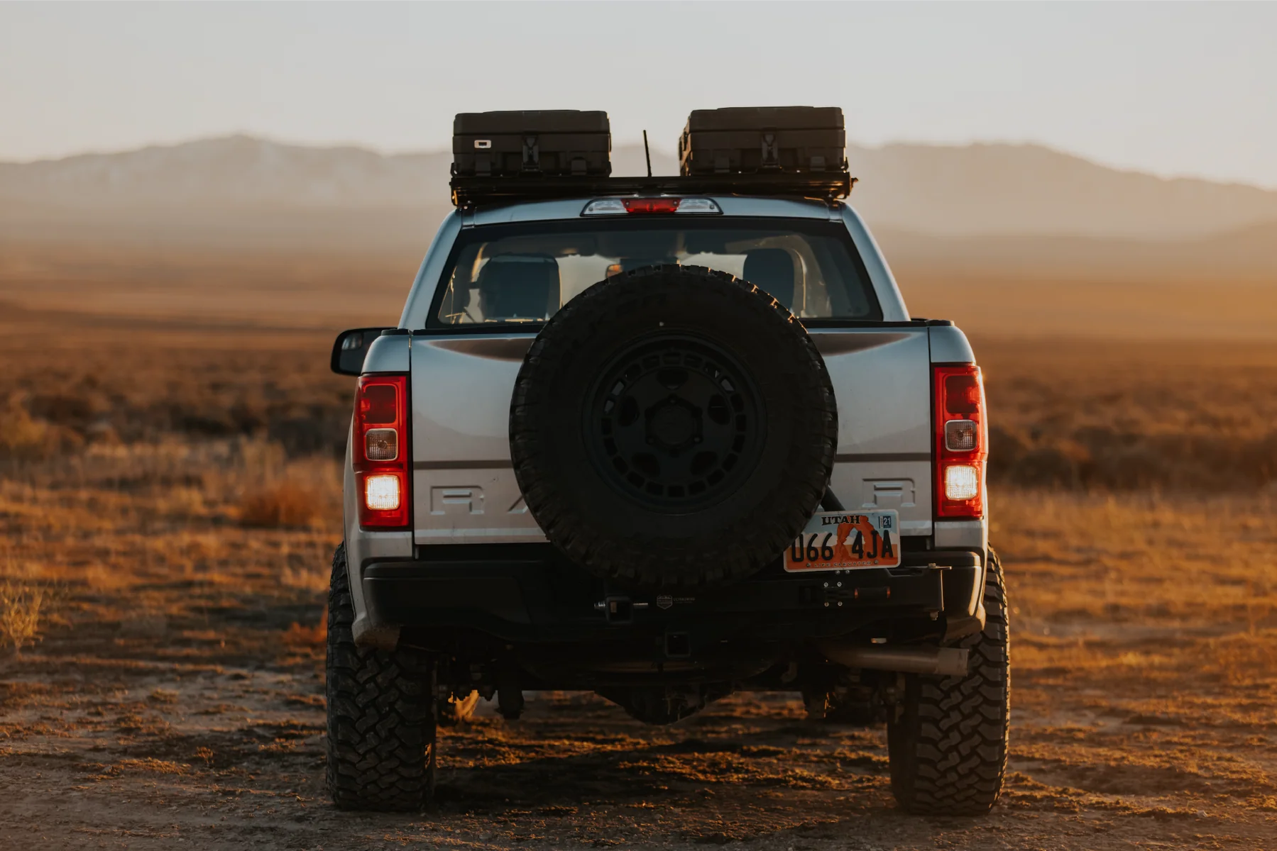 83L Rugged Mounts Front View Black