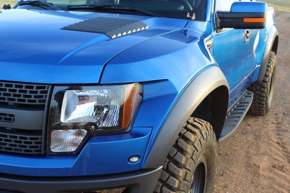 '10-14 Ford Raptor +2.5" Fenders Fiberglass Fiberwerx display