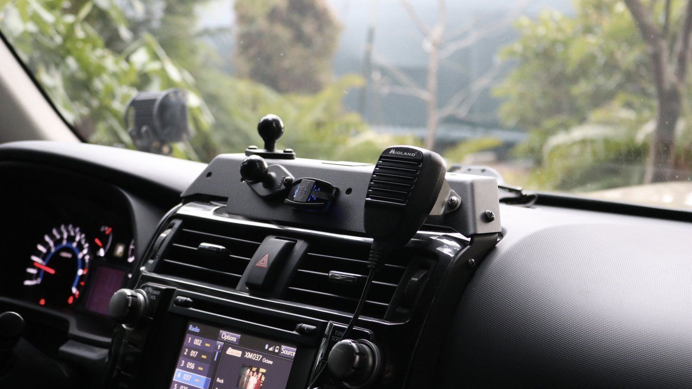 '10-23 Toyota 4Runner Accessory Mount w/ Wiring Cover Display in Vehicle 