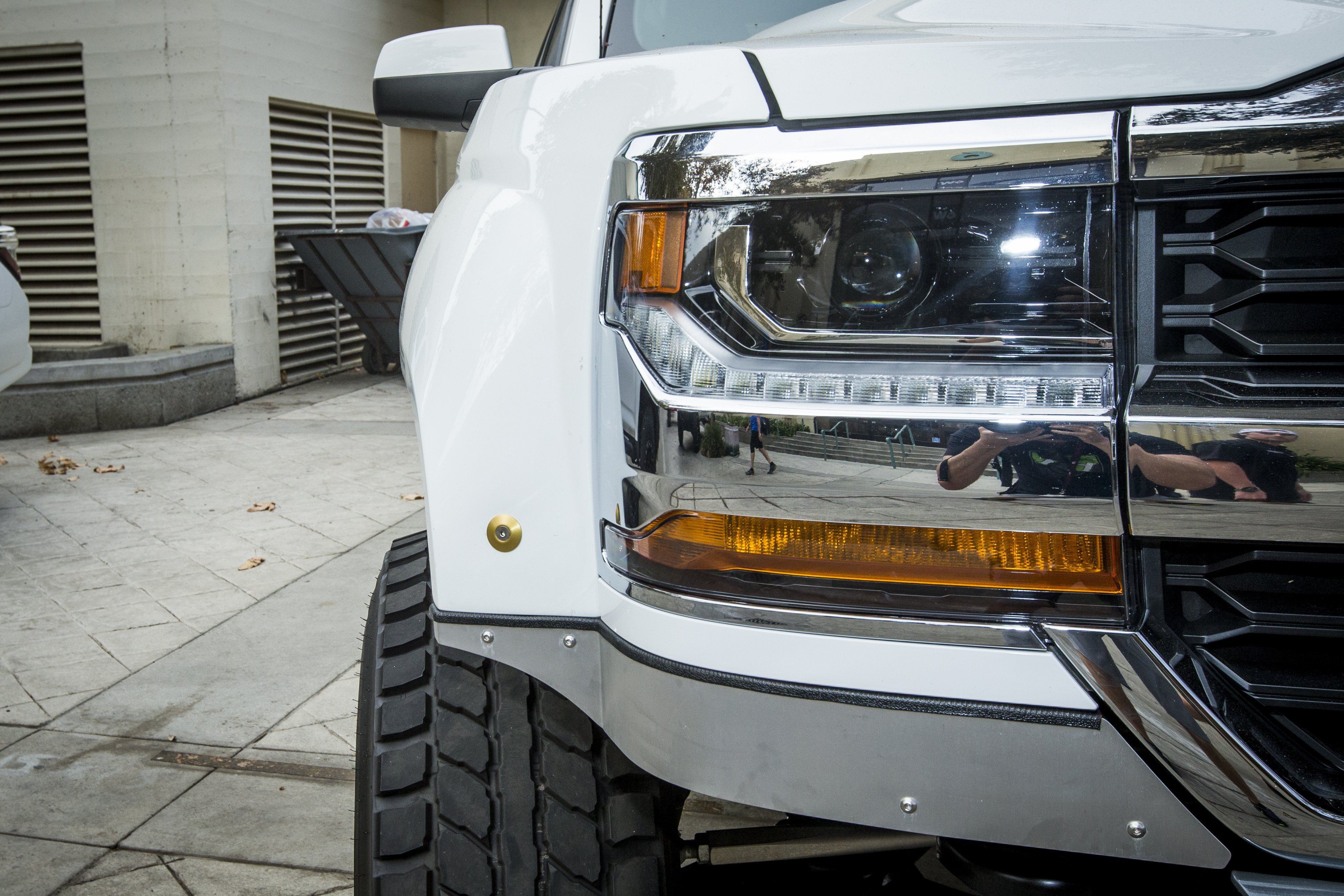 '14-18 Chevrolet Silverado Fenders - 3" Bulge Fiberglass Fiberwerx close-up