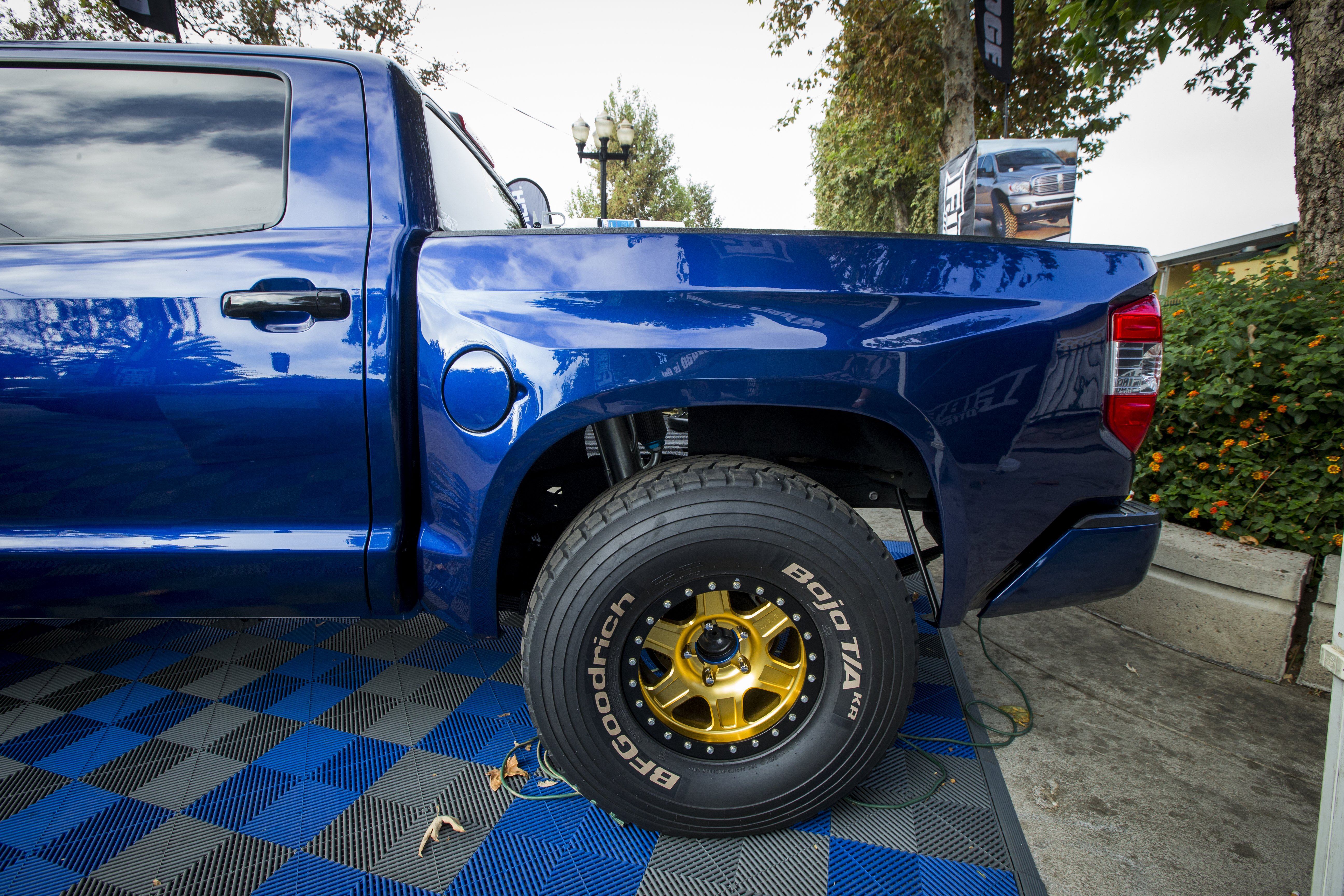 '14-19 Toyota Tundra Bedsides | 4" Bulge Fiberglass Fiberwerx (side view)