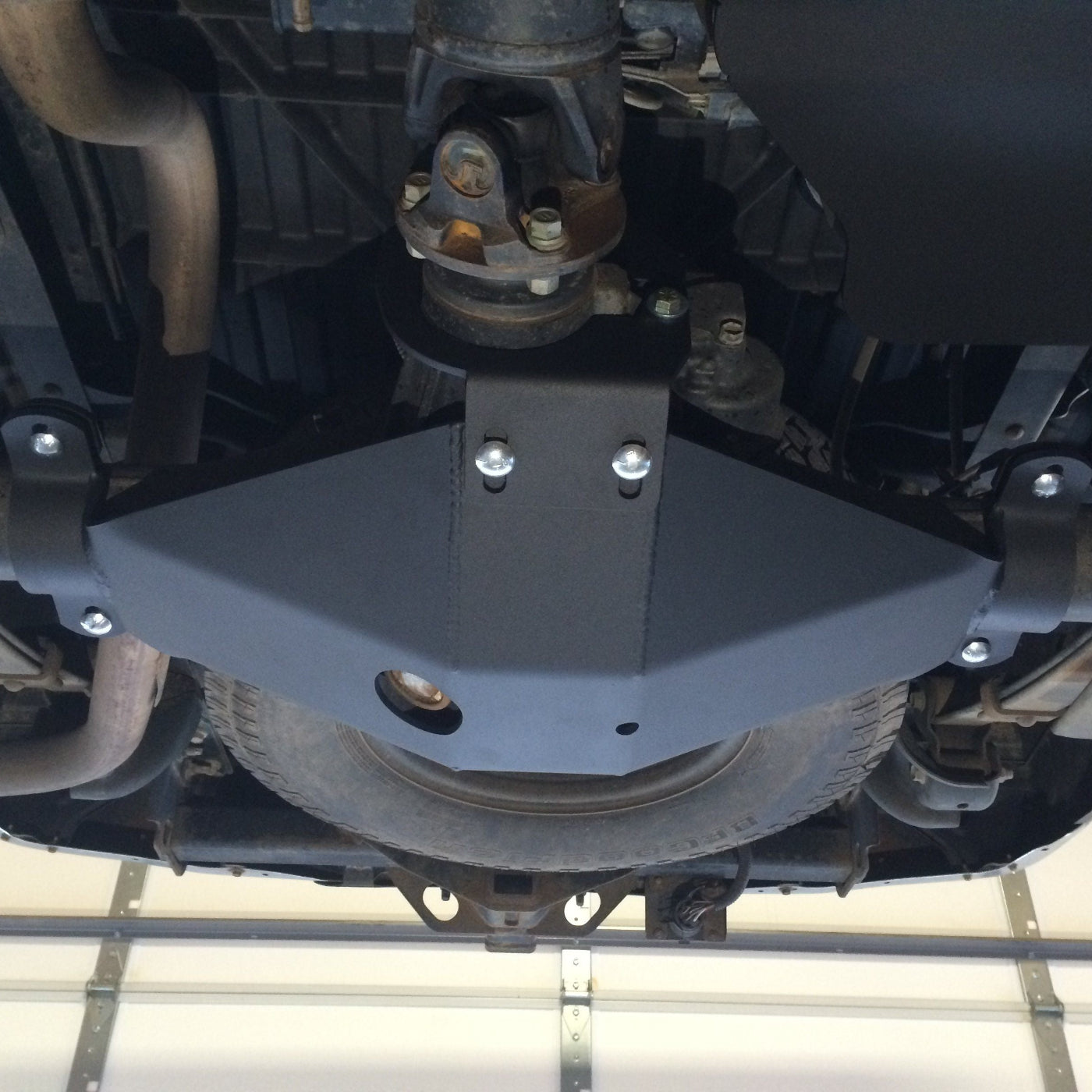 '16-23 Toyota Tacoma Rear Differential Skid Plate RCI Off Road display