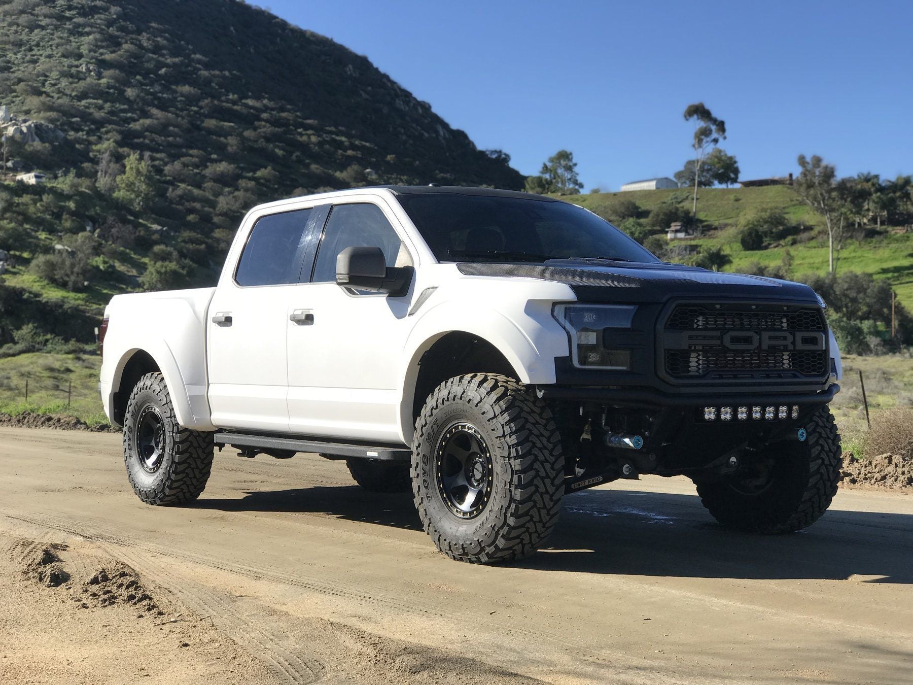 '17-20 Ford Raptor +2.5" Fenders Fiberglass Fiberwerx display