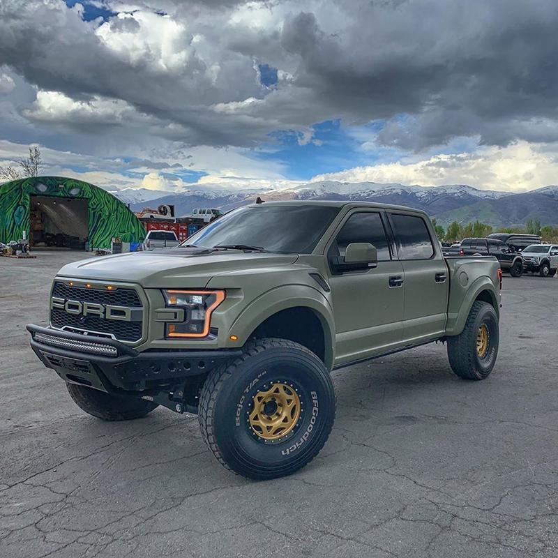 '17-20 Ford Raptor +2.5" Fenders Fiberglass Fiberwerx display