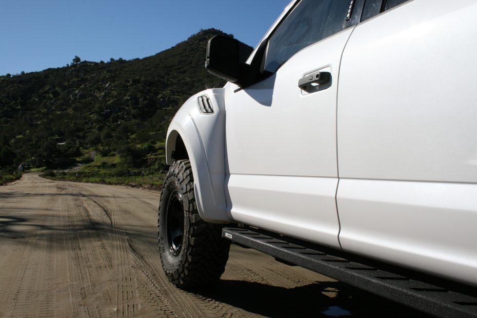 '17-20 Ford Raptor +2.5" Fenders Fiberglass Fiberwerx display