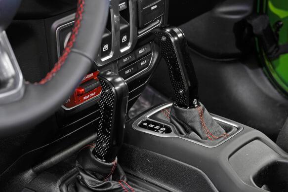 '18-23 Jeep JL Magnum Grip Shift Handle Interior Accessoires B&M display in Vehicle 