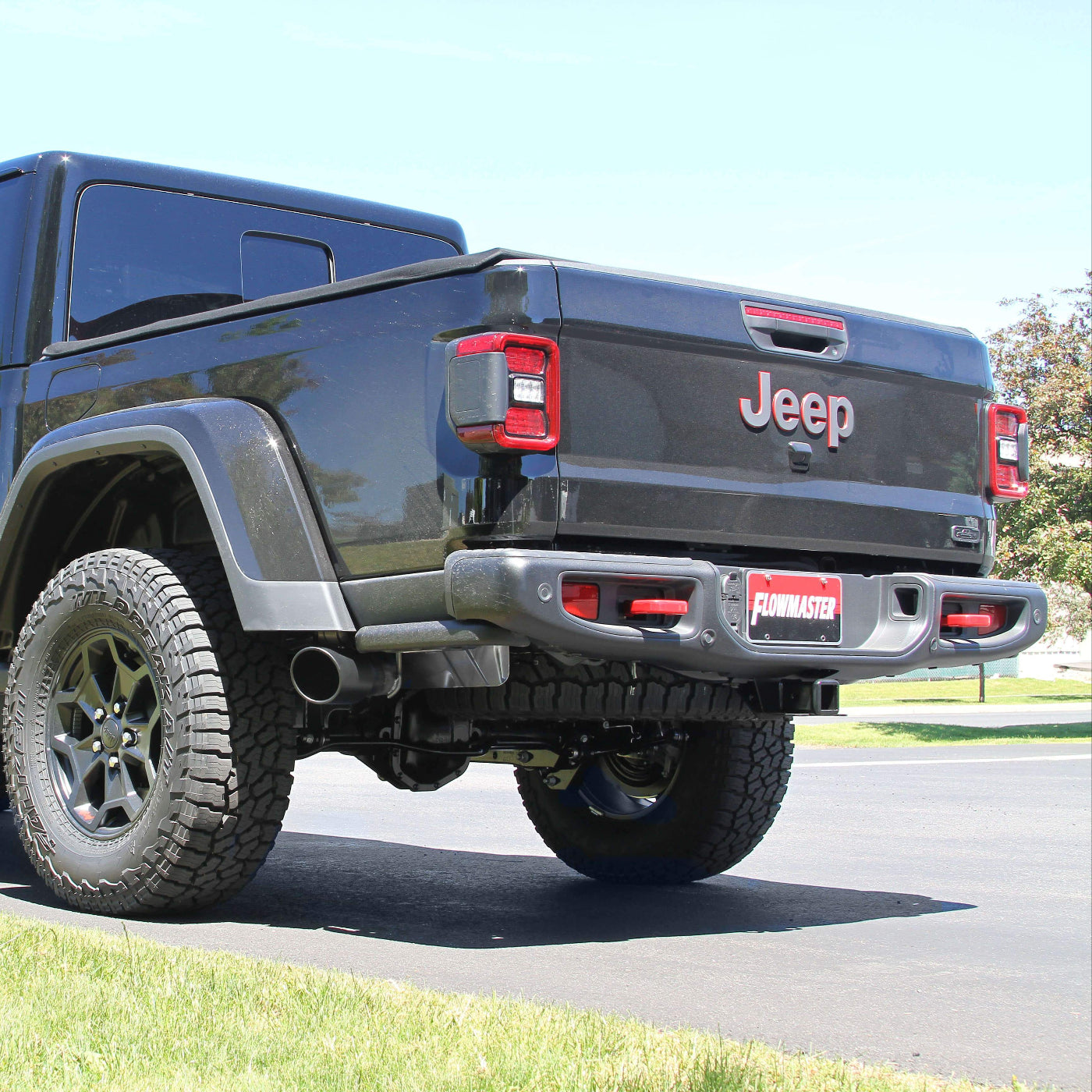'20-23 Jeep Gladiator (JT) FlowFX Cat Back Exhaust Display on Vehicle 